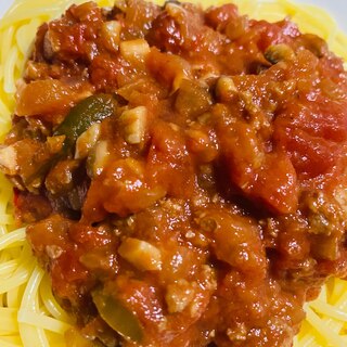 トマトの缶詰でピリ辛にんにくミートソースパスタ